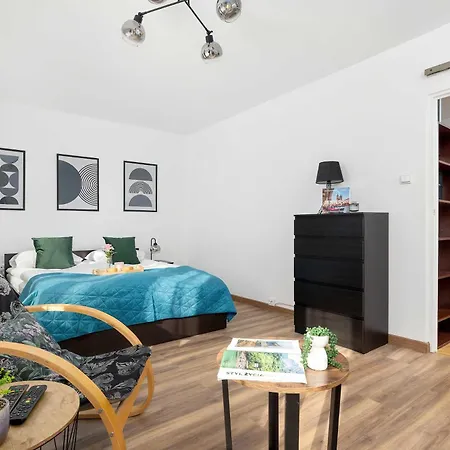 Spacious For 6 Persons Balcony And Workspace By Renters Διαμέρισμα Krasków