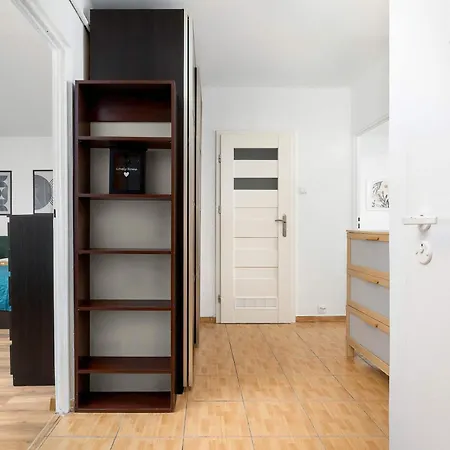 Spacious For 6 Persons Balcony And Workspace By Renters Διαμέρισμα