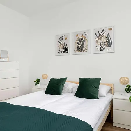 Spacious For 6 Persons Balcony And Workspace By Renters Διαμέρισμα Krasków
