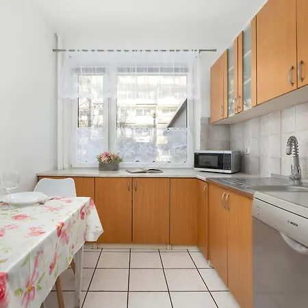 Spacious For 6 Persons Balcony And Workspace By Renters Διαμέρισμα