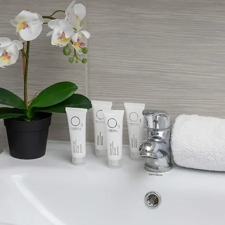 Διαμέρισμα Spacious For 6 Persons Balcony And Workspace By Renters *