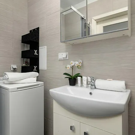 Διαμέρισμα Spacious For 6 Persons Balcony And Workspace By Renters *