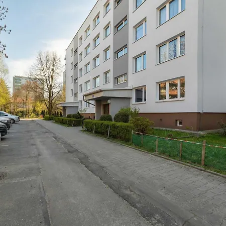 Διαμέρισμα Spacious For 6 Persons Balcony And Workspace By Renters